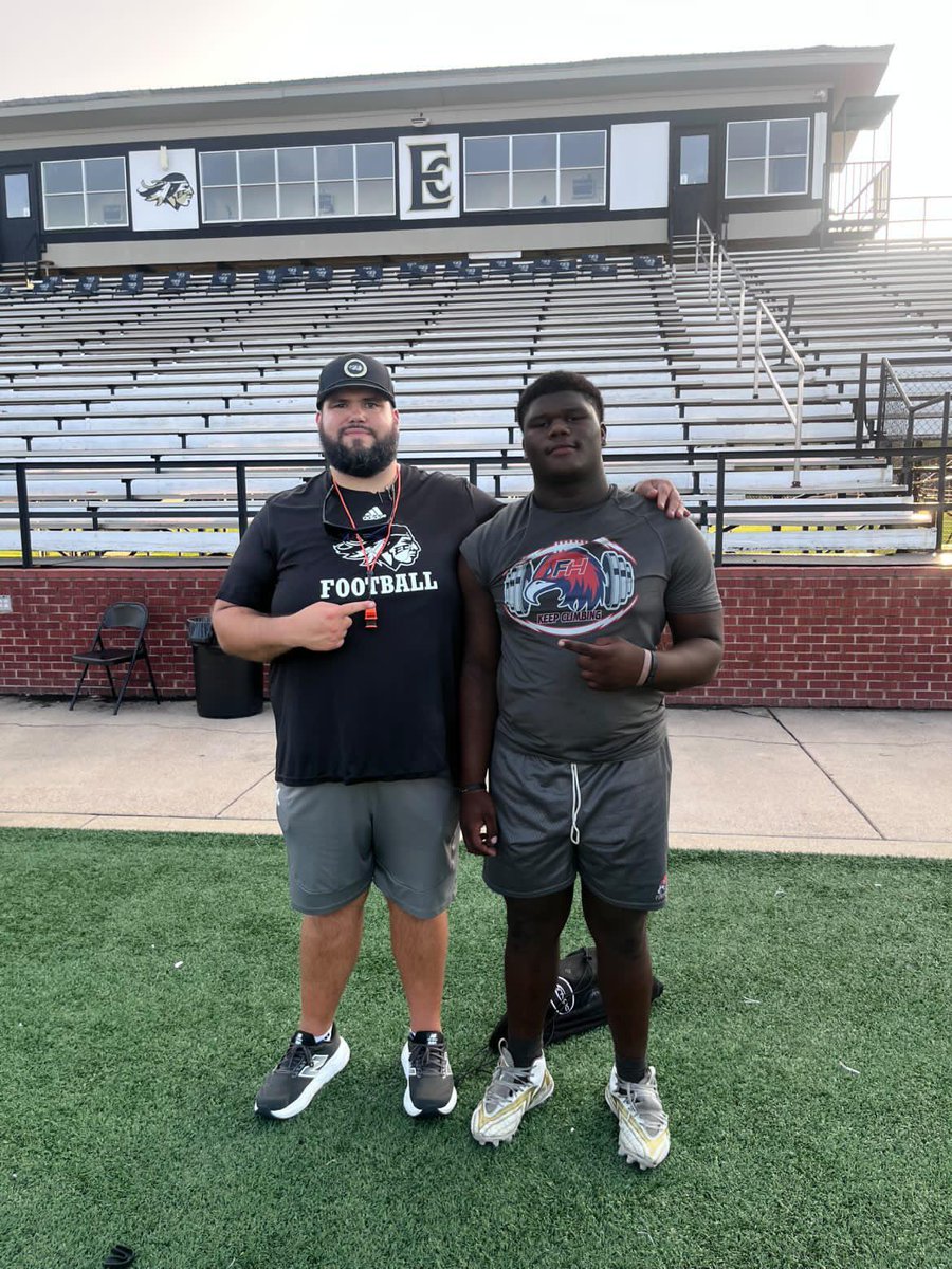 QuintonMoore53's tweet photo. I had an amazing time at East central rising star camp. I definitely had the chance to grow and show off my skill set. @Coach_Luther @eccc_football @coachfell00 @JHoward998 https://t.co/S5yTMk9bMx