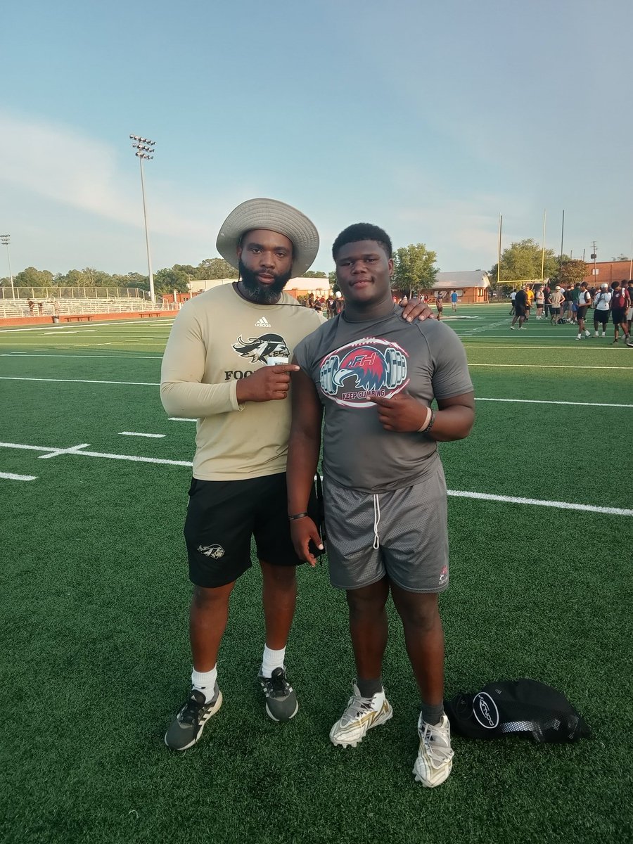 QuintonMoore53's tweet photo. I had an amazing time at East central rising star camp. I definitely had the chance to grow and show off my skill set. @Coach_Luther @eccc_football @coachfell00 @JHoward998 https://t.co/S5yTMk9bMx