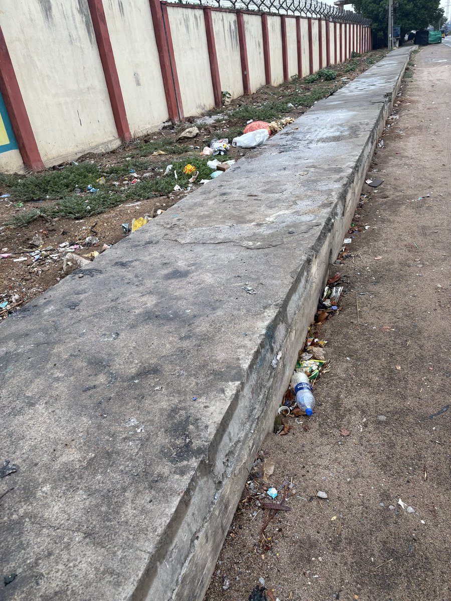 nkumar76cops's tweet photo. @CommissionrGHMC @SwmDee17921  @GHMCOnline  sir please consider to remove rainwater box and expand the  road near Shivaji chowk to Mandamallamma X roads.  Just a suggestion. https://t.co/wRAEO9uSSh