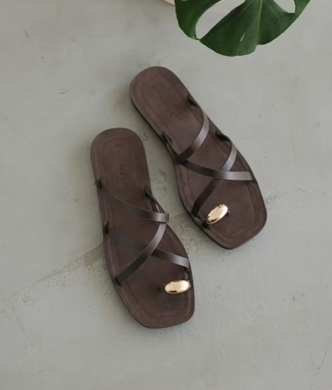 LOWRYSTWIT's tweet photo. 「👡1日中歩いても、本当に疲れない。」
驚きの軽さとクッション性で、夏の足元に感動を!!

🔗https://t.co/JuX3C4BxGe https://t.co/T2epquApZg