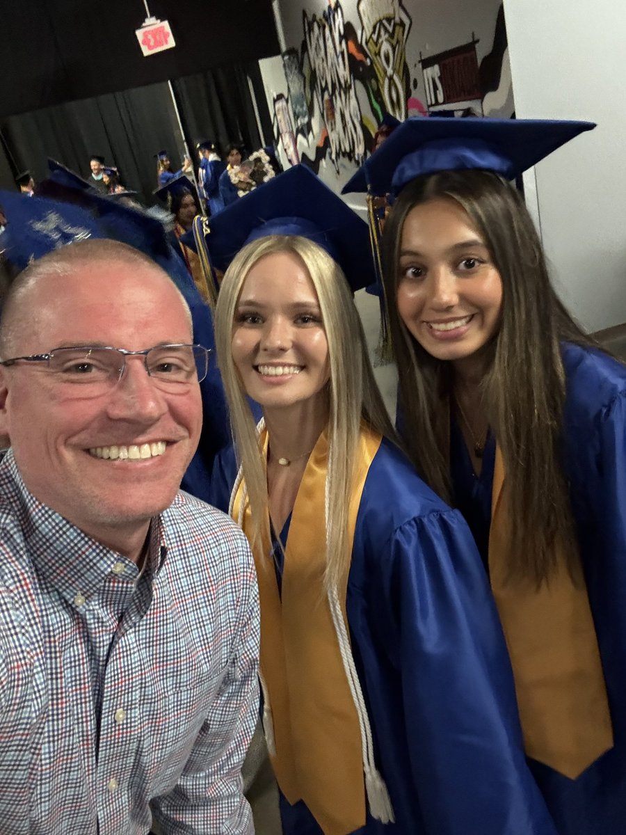 hubbardbradford's tweet photo. Wishing the best for the Wheeling High School Class of 2026! Four years ago, we were freshman together and now you’re graduates! Proud of you all…thanks for allowing me to be part of your journey, tonight included. #TheWheelingWay #OnceAWildcat #makeitmatter https://t.co/qhCqWR0iei