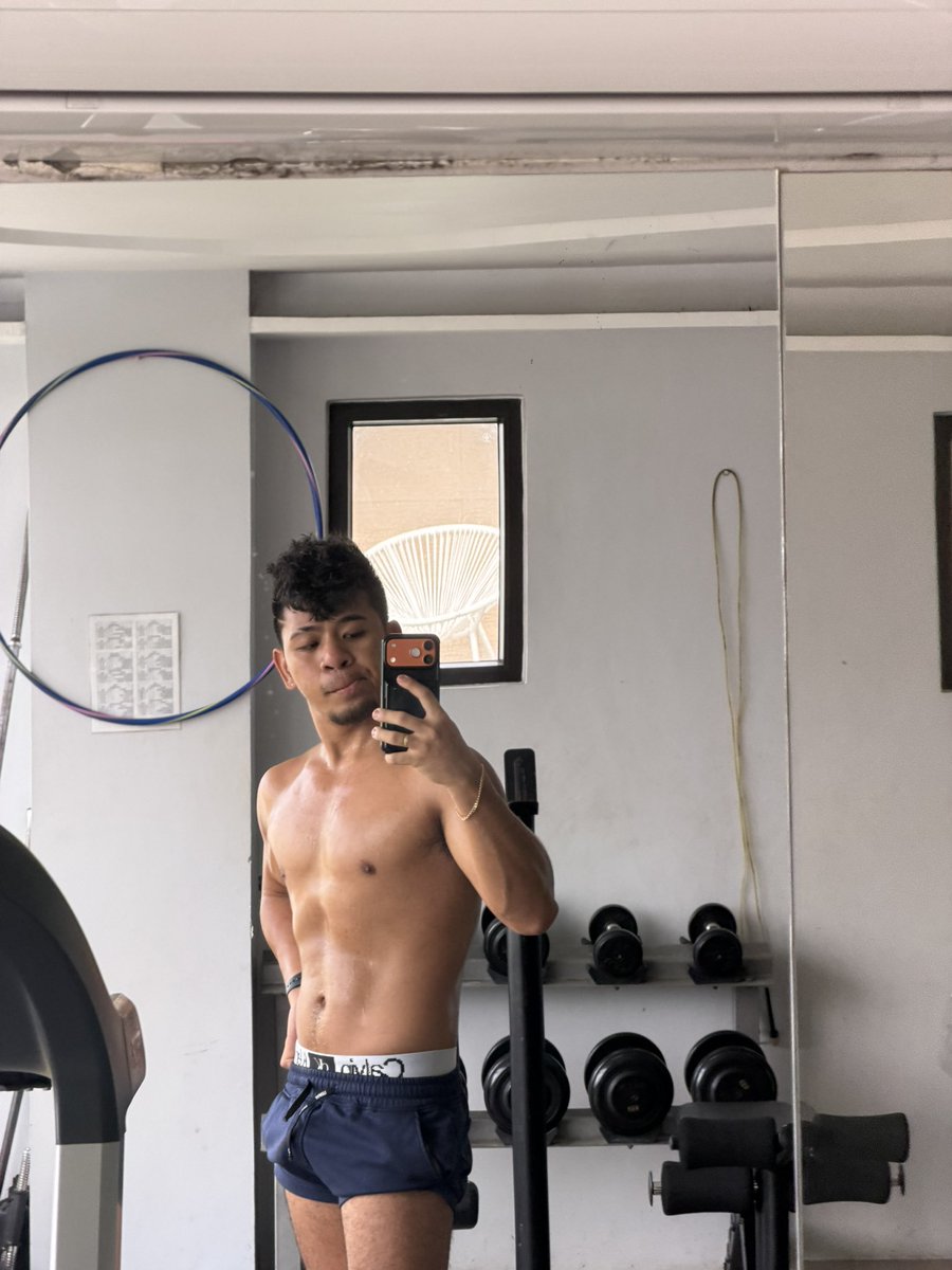 thefapbar's tweet photo. Ganto pala sa bakal gym lol what to do here in cebu? Ems https://t.co/OuF8CSVKpj