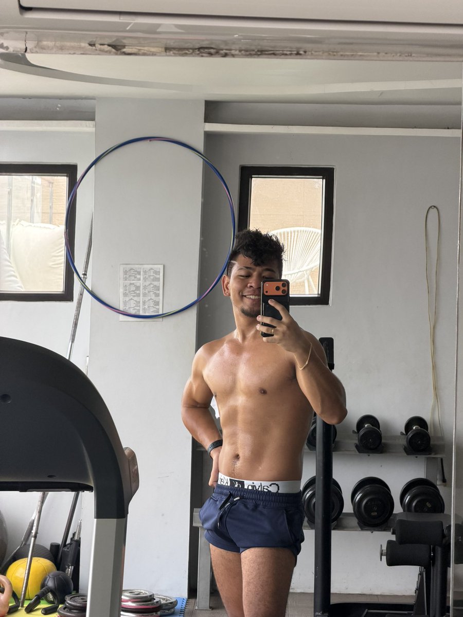 thefapbar's tweet photo. Ganto pala sa bakal gym lol what to do here in cebu? Ems https://t.co/OuF8CSVKpj