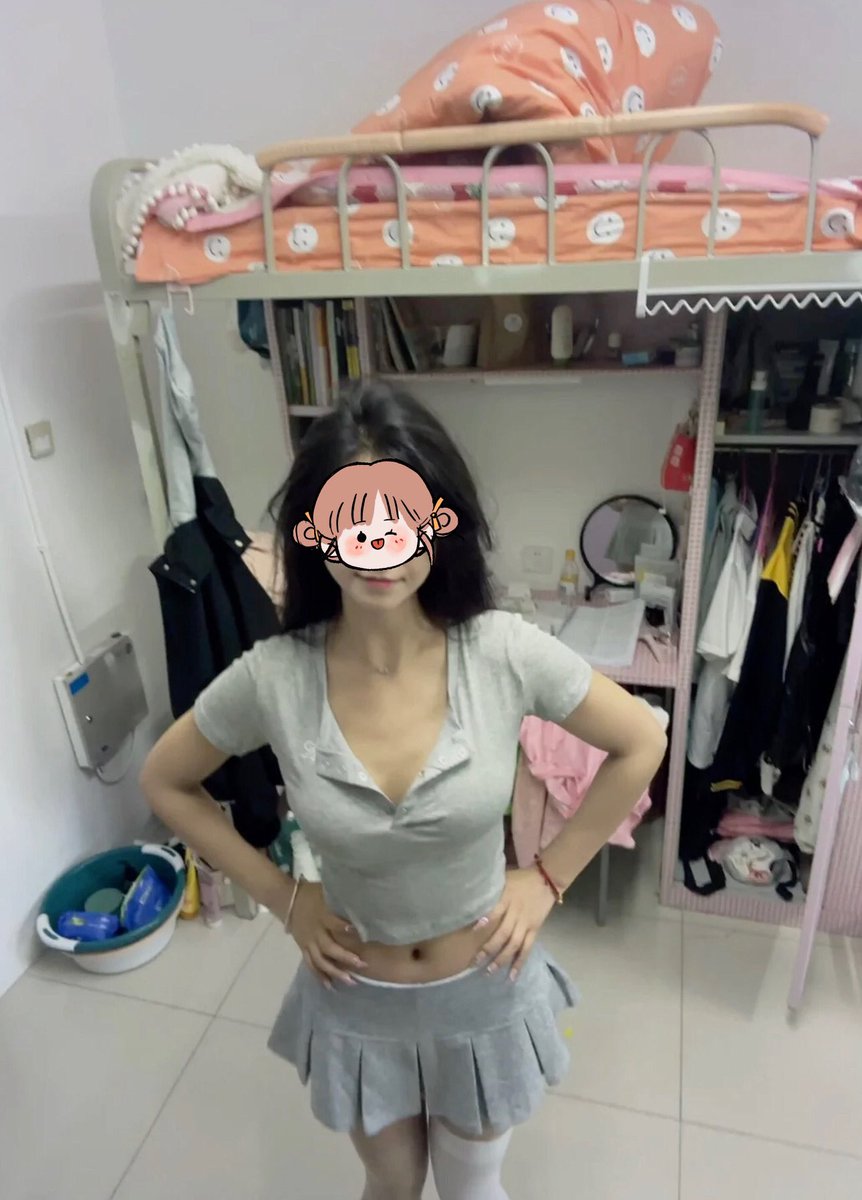 BatesSiena's tweet photo. 出个女大嫩妹，06/47/163，高颜值身材超好，活动过2次，活挺不错的，喜欢让人抱起来do，看上的可以私聊 https://t.co/4i5W5dbmMs
