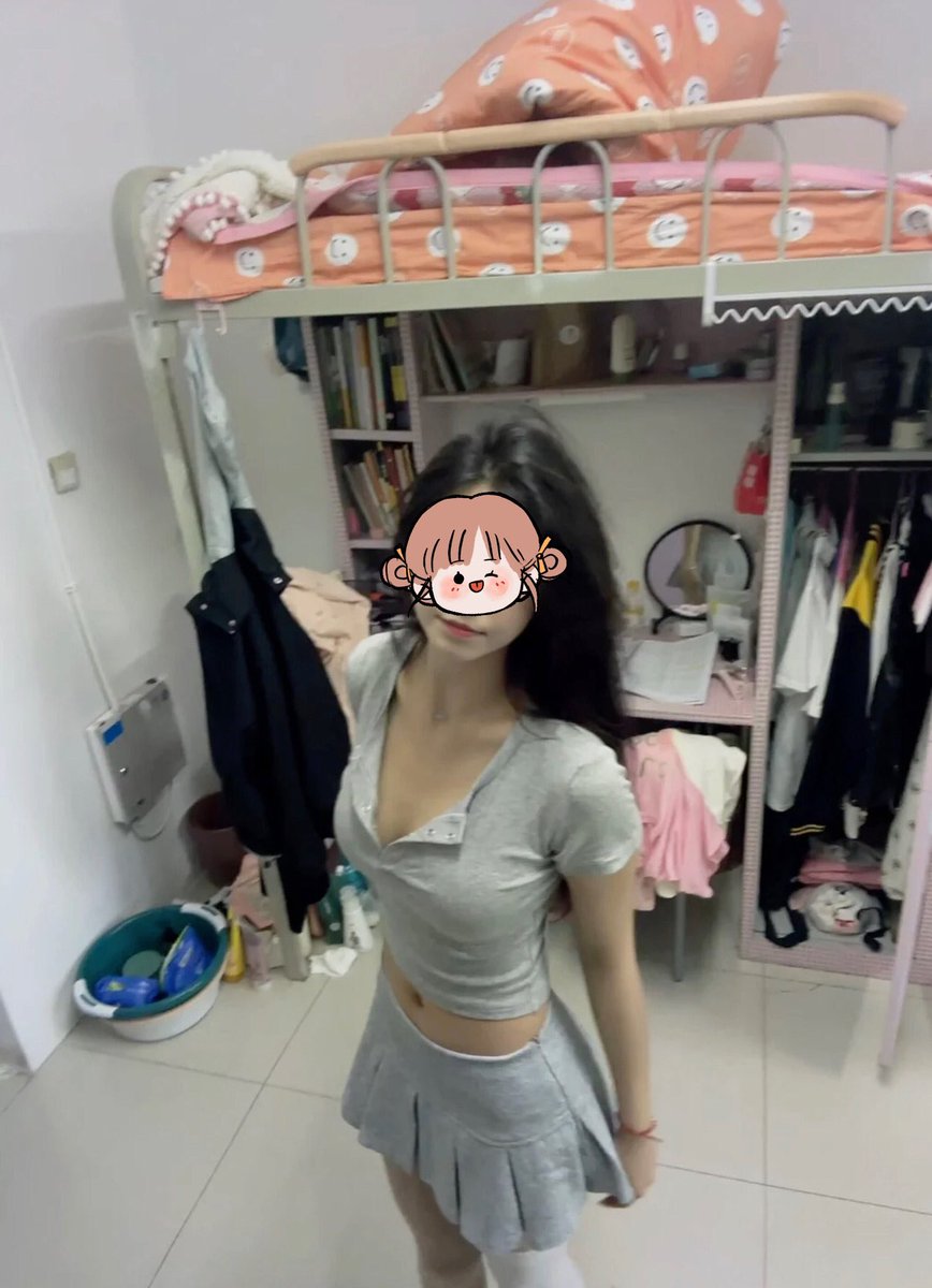 BatesSiena's tweet photo. 出个女大嫩妹，06/47/163，高颜值身材超好，活动过2次，活挺不错的，喜欢让人抱起来do，看上的可以私聊 https://t.co/4i5W5dbmMs