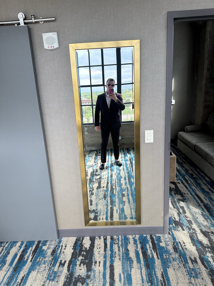 JMill354's tweet photo. Had a great time at my best friends wedding, forgot to take a picture with my actual date but cest la vie https://t.co/ljO9NXBplU