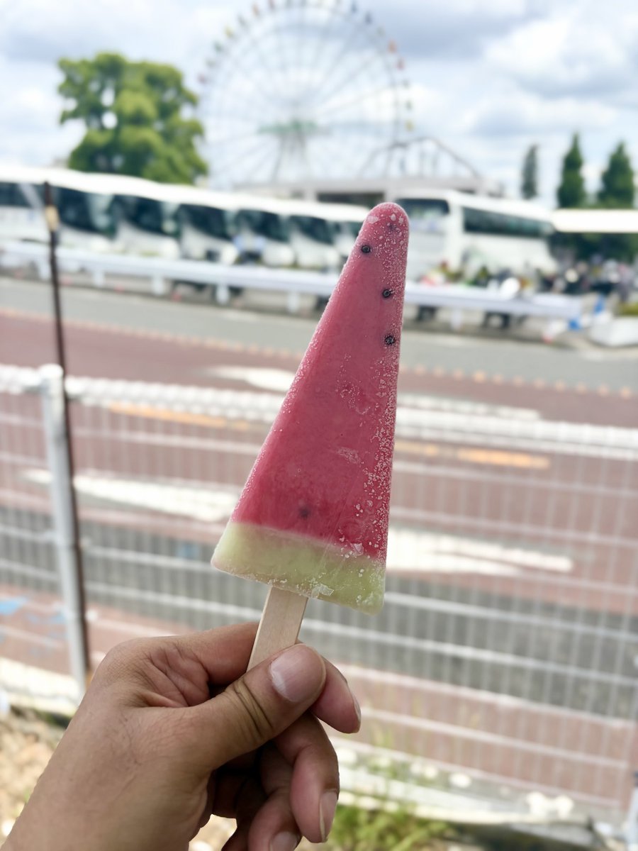 05Nanamo's tweet photo. スイカバーがうますぎる https://t.co/x80fjGJNlh