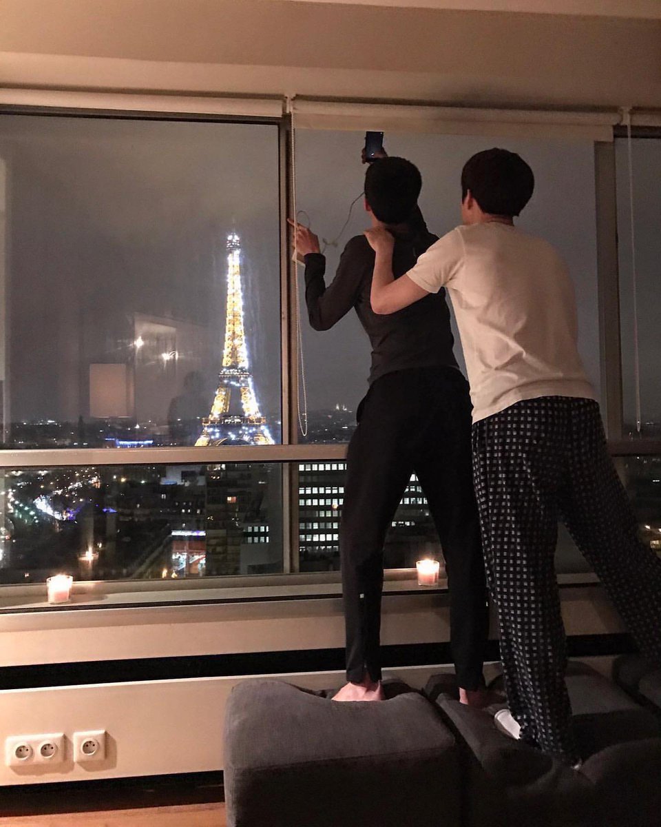 byo0422's tweet photo. 프랑스 새준은 정말 사진 한장 한장이 다 연애하는 커플같아 https://t.co/8LsaPyZzRi