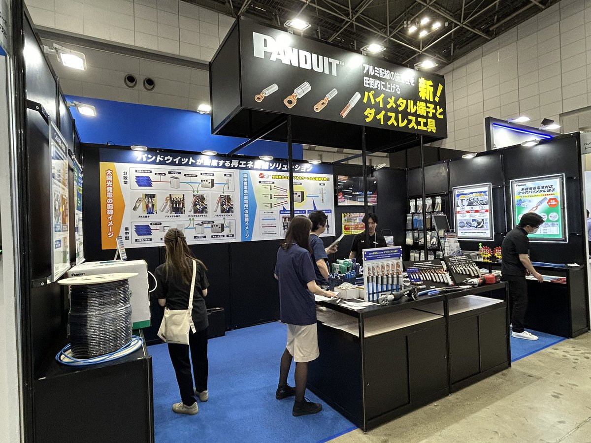 PanduitJapan's tweet photo. 本日から3日間 #JECA に出展しております。
新製品の #系統用蓄電池 向け2つ穴バイメタル端子や配電盤内の接続スペースに最適な #CB型端子 も展示いたします。
また、お隣の #住電HST 様で弊社 #アルミ端子 を使用した端子付け体験会も行いますので、是非お立ち寄りください。 https://t.co/5ZA352KKyz