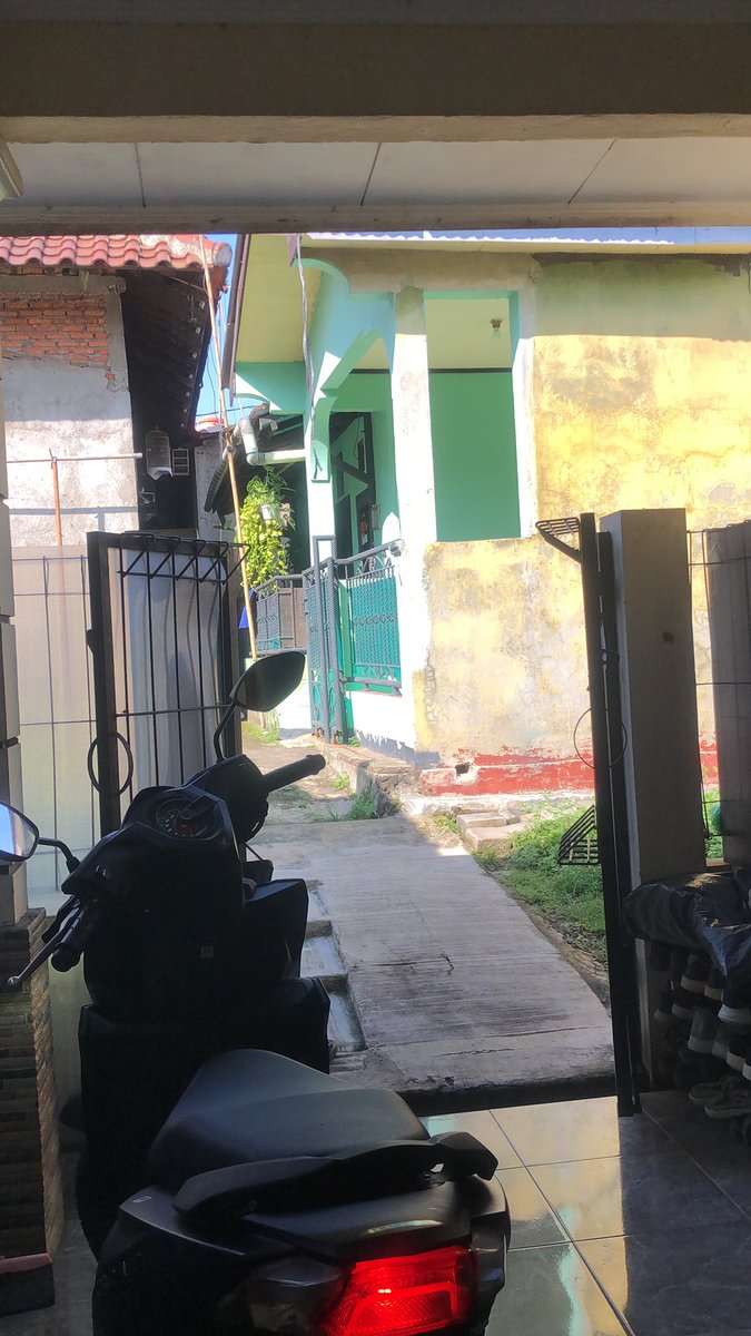 mrzar23's tweet photo. Bangun pagi, nyuci, nyapu, ngepel sungguh produktif https://t.co/536C3dPLWi