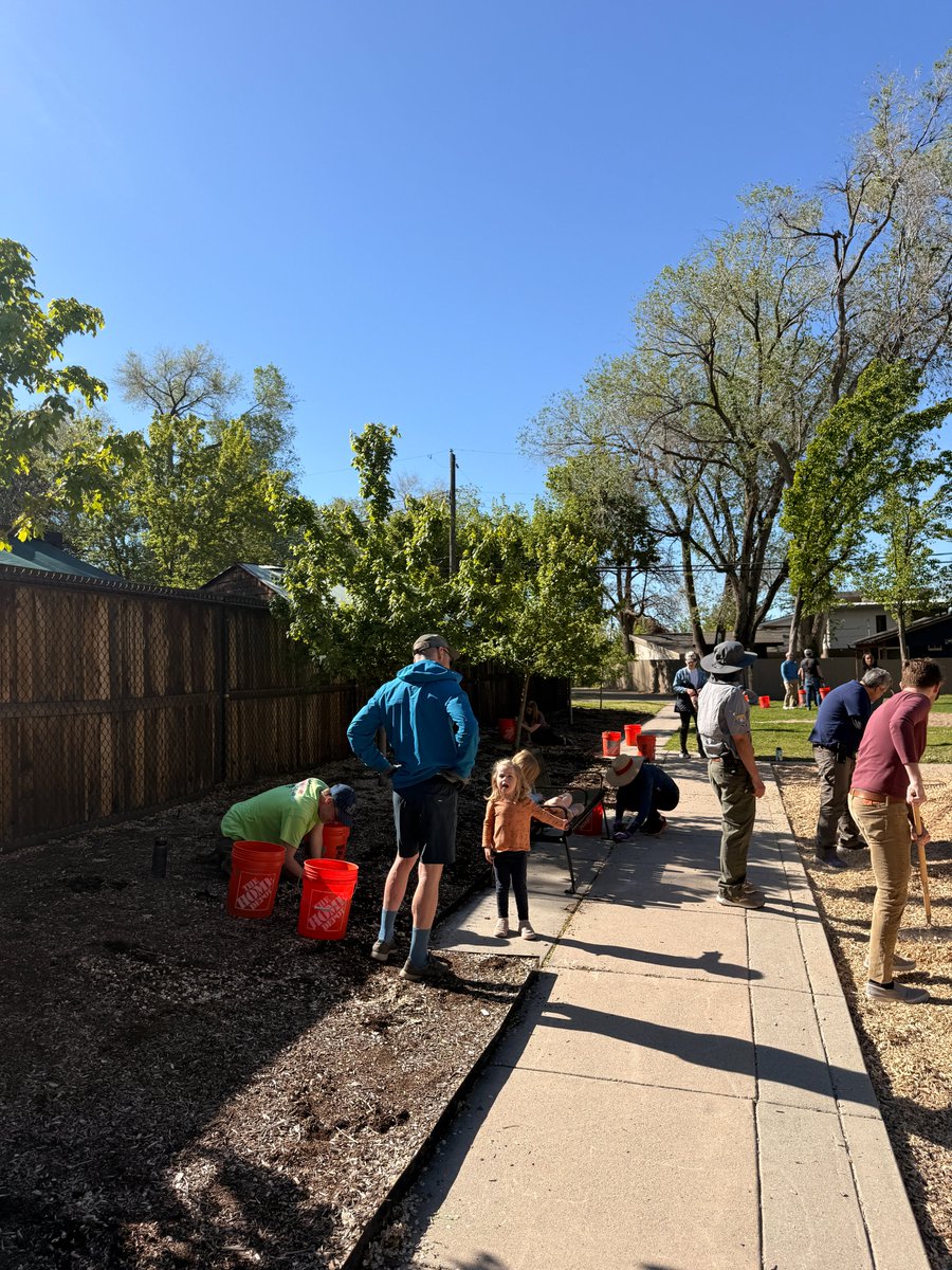 ehiorg's tweet photo. Building Community Through Service, Connection, and Shared Heritage

On May 2, Emerald Hills Institute proudly joined neighbors and community partners for the inspiring “Find Your Roots” interfaith community service project in Salt Lake City.

https://t.co/mvborctZ4L https://t.co/Z92rRKp7FG