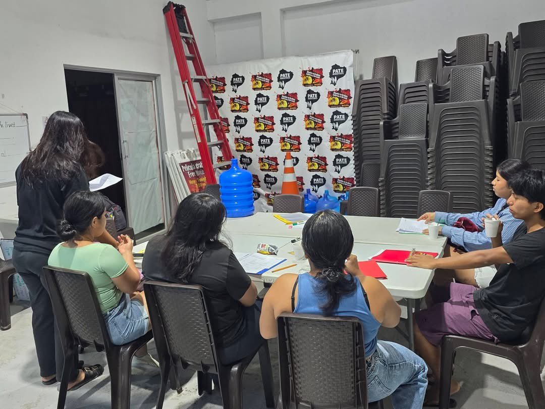 PateMinistries's tweet photo. English class last night. Mike had 13 and I had 5 students.  Our last class will be Thursday as we will be returning to the States next week . Pray we can keep these connections going.  And please pray for a safe and uneventful trip home. “Jeannie McGalliard“ https://t.co/ILcqmagpzA