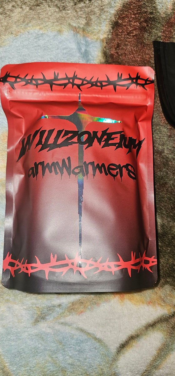 SpikeQ916's tweet photo. Heck yea good day cuz @willzoneium arm warmers arrived and chokers ^-^ https://t.co/BiJiK64vv2