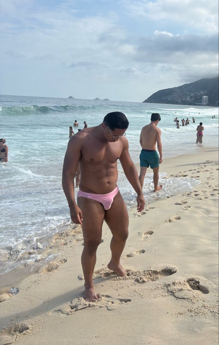 samguaja's tweet photo. A sunga tá ficando cada dia mais pequetuxa 👌🏾 https://t.co/xsaAoaOK5v