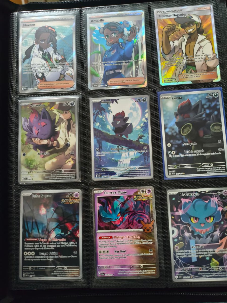 kaiokoala's tweet photo. Poste a primeira página do seu binder e deixe as pessoas darem nota.

Aquela coleção de FA ta saindo ✊🏾, Zorua é o meu pokémon Favorito e Flutter Mane representa meu primeiro evento major como Professor. 💜 https://t.co/lAMIIMnSMc