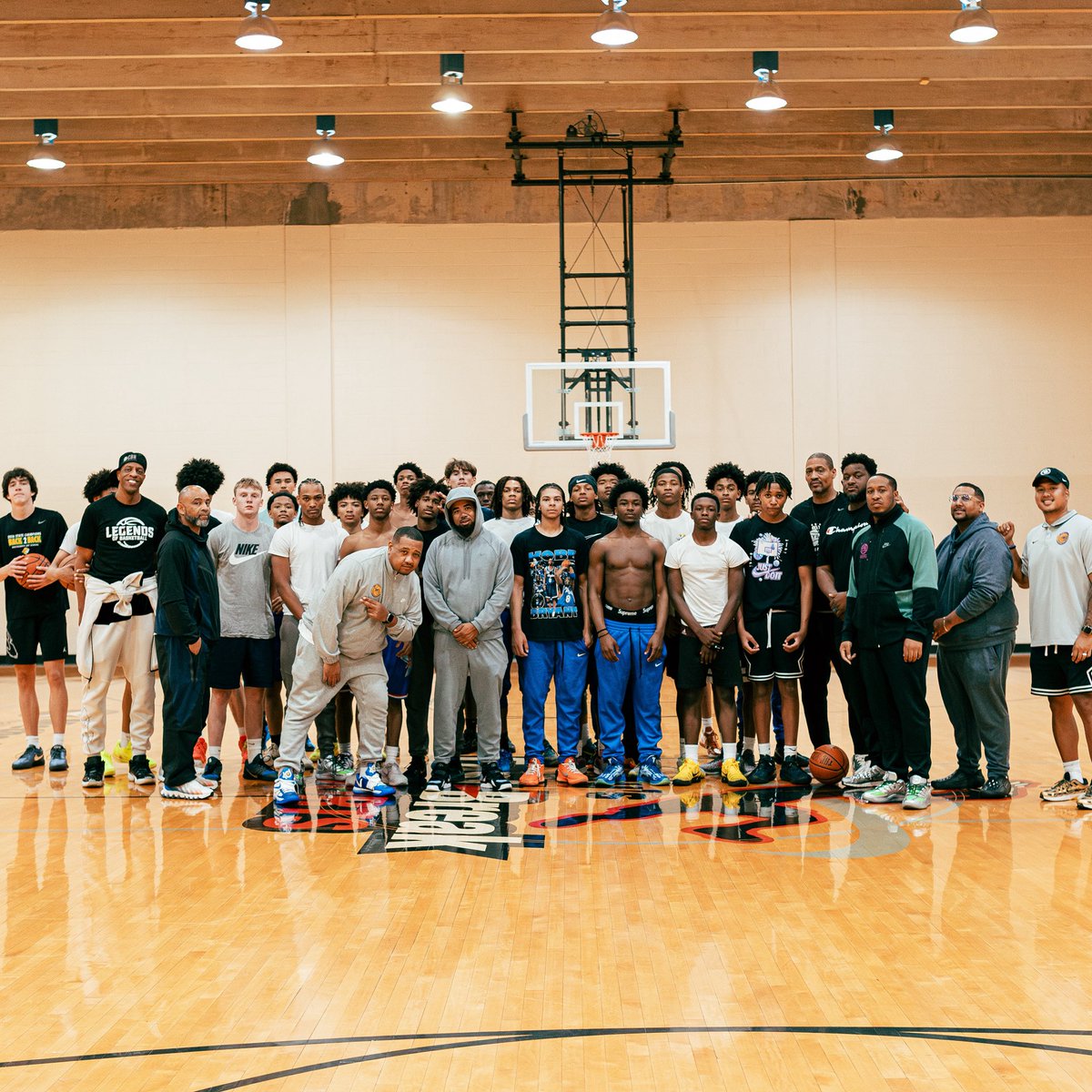 BooWilliamsAAU's tweet photo. 10-2 weekend for the “Boo Crew” in Memphis Session II 🔥🔥🔥

▪️15s 3-1 
▪️16s 3-1 
▪️17s 4-0 

#BWSL #EYBL #NikeBasketball #BWSLMade #ProvenGrounds https://t.co/8tHggIYsJo