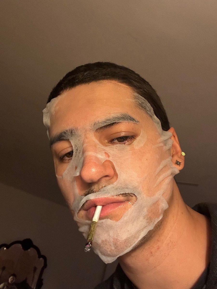 MONOgooning's tweet photo. Venite principe que hacemos pijamada. tengo mucha mascarilla para pasarte por toda la carita. https://t.co/U7CZHrxBmY