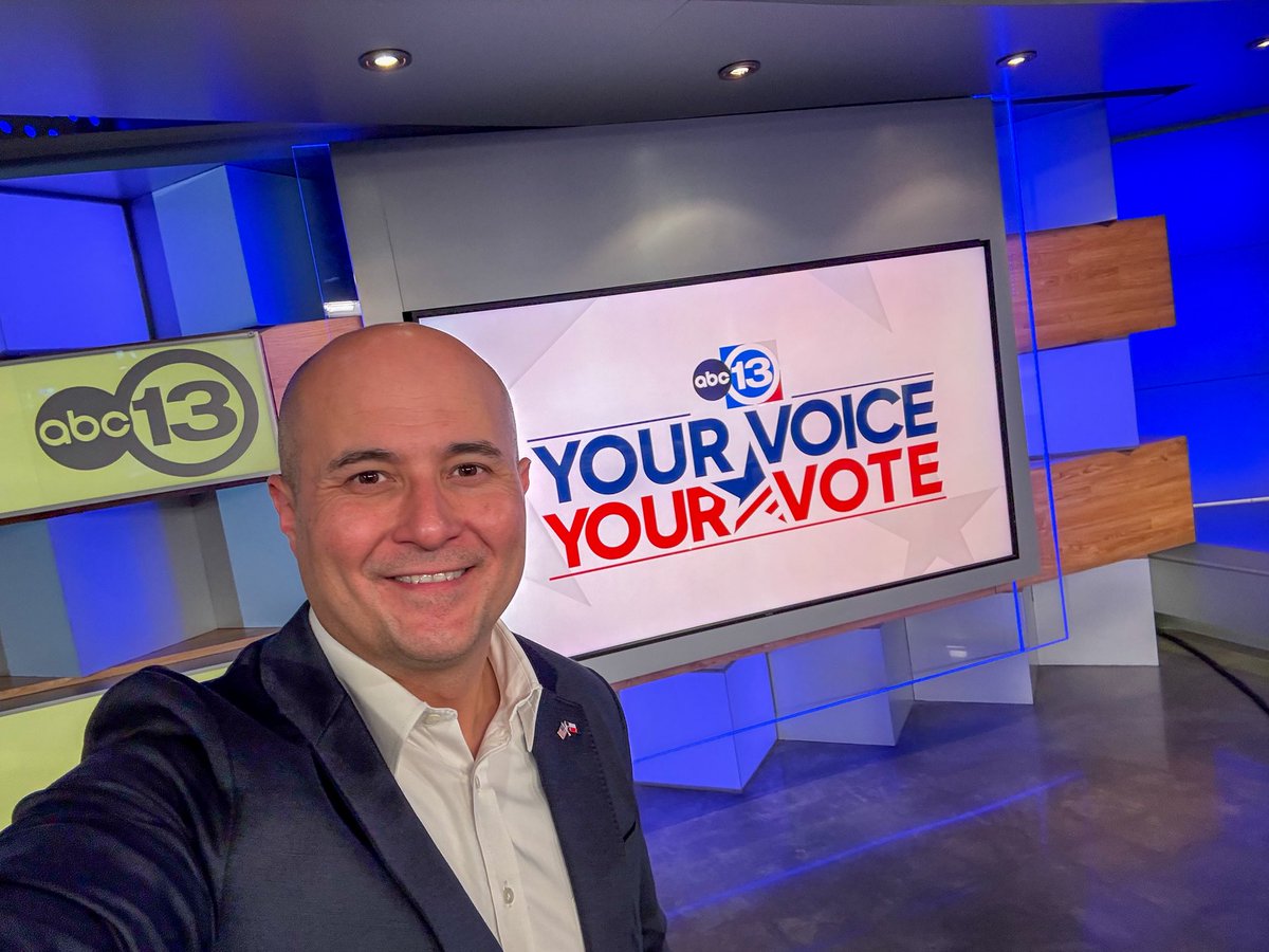 JaceyJetton's tweet photo. Great time tonight on air for election coverage. You’ve been the man in the arena and a statesman, @JohnCornyn, thank you. Congratulations, @KenPaxtonTX and the other Republican winners, rounding out our republican ticket! Let’s keep Texas Red! https://t.co/AMxUhsh0Te