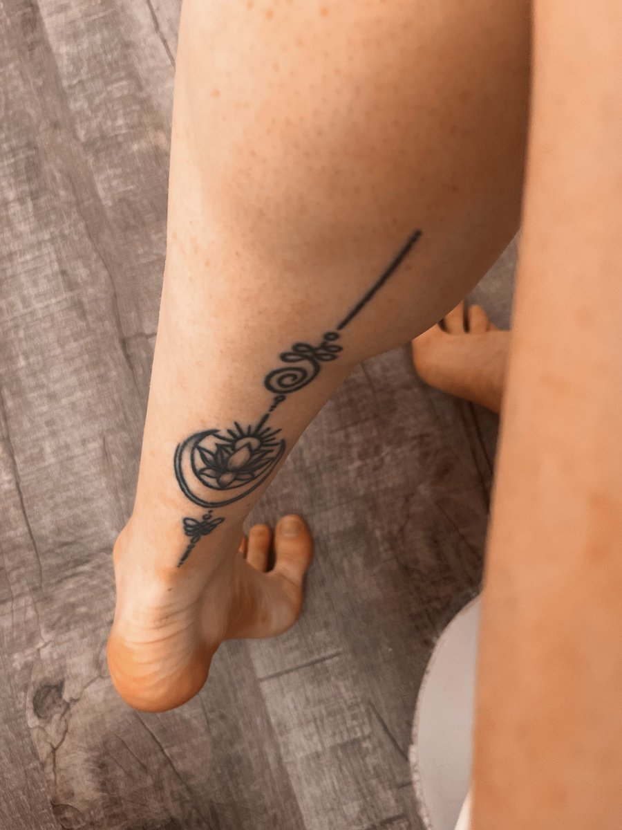 MelTheaterGirl's tweet photo. Tattoos aren’t cheap you know, which one of you piggies wants to pay princess for her next one https://t.co/d8IZAqJWhg