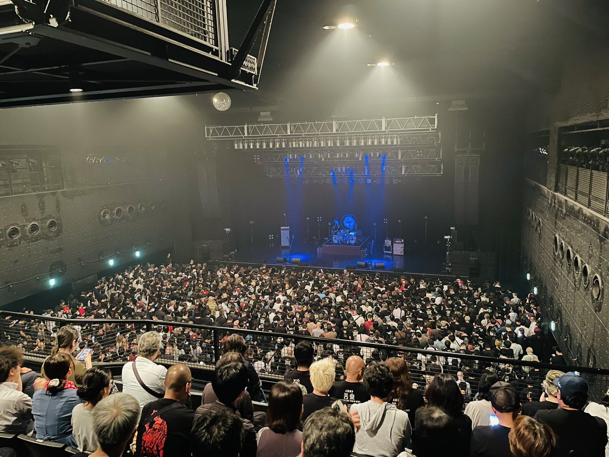 EmptyBlackBox's tweet photo. 人間椅子還暦記念ツアーファイナル
『猟奇新生』
タムチンとタカと3人で。
すげぇライブで興奮しっぱなし。

7/25(土)下北沢LownにてDr.ナカジマノブさんをゲストに迎えてのトーク&amp;ライブ。
チケット予約受付中！

詳細は↓
https://t.co/cuEVNmfuFJ

#人間椅子
#EmptyBlackBox https://t.co/Zvpm55soL3