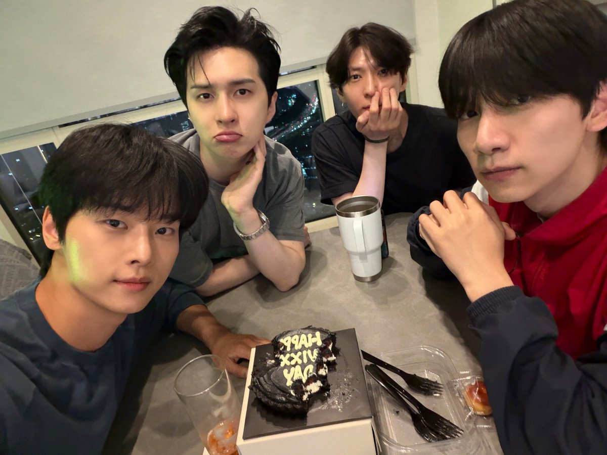 n___nyung's tweet photo. 씨발,예뻐죽겟네 https://t.co/bsvZlNt16r