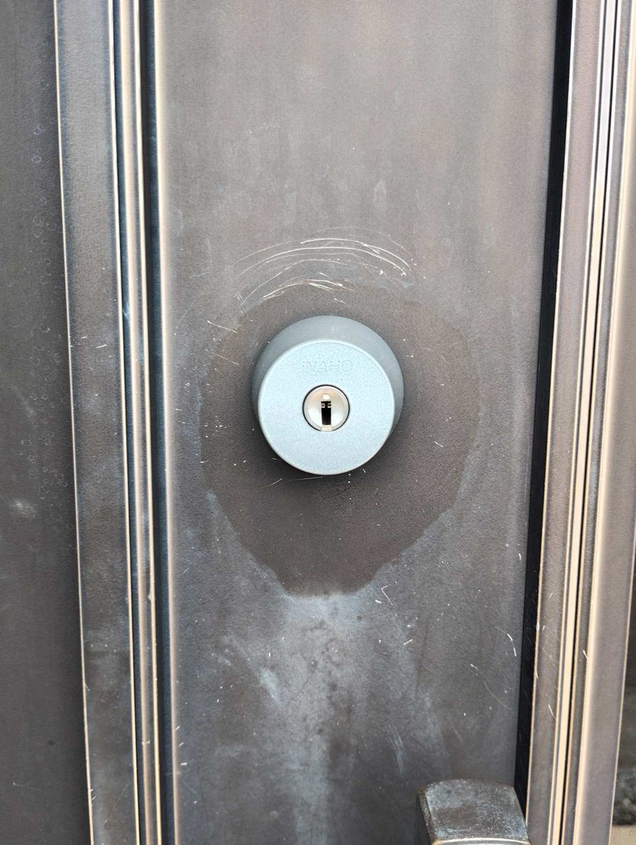 Locksmith1524's tweet photo. 鍵交換

鍵の調子が悪いとの事😥

拝見させていただくと、鍵を回しても空転してしまいます😓

お客様と相談し、ディンプルキータイプの鍵に交換させていただく事になりました😊

使い勝手、防犯性能が向上しお客様に大変およろこびいただけました😊 https://t.co/V6A0Cw92LC