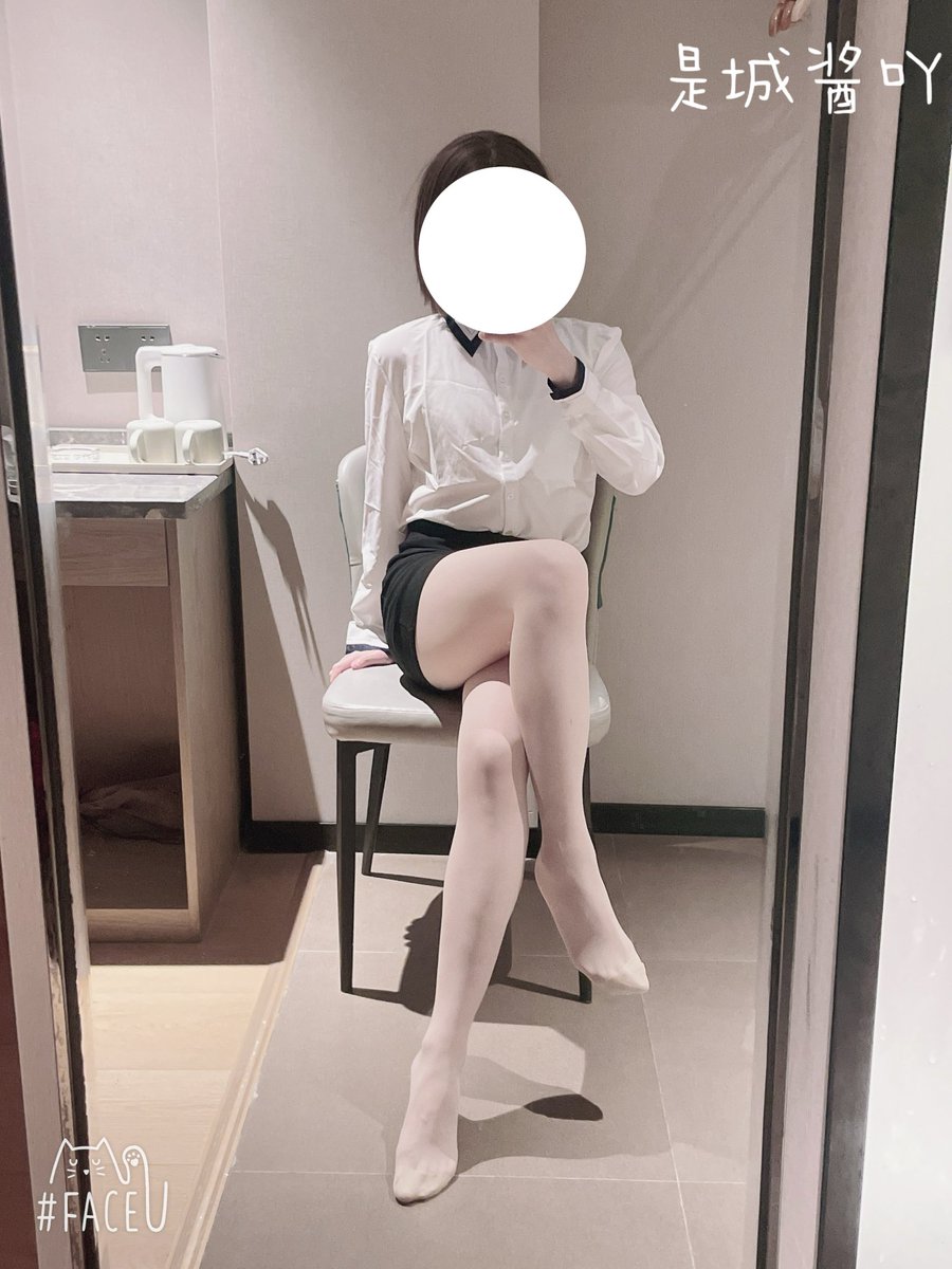 ShiChengJiangYa's tweet photo. 职业装这一块
就喜欢看镜子里自己的肉丝小脚
#丝袜 #肉丝 #伪娘 #Ol #雌堕 #肉便器 #男娘 https://t.co/uRiIxVK4rR