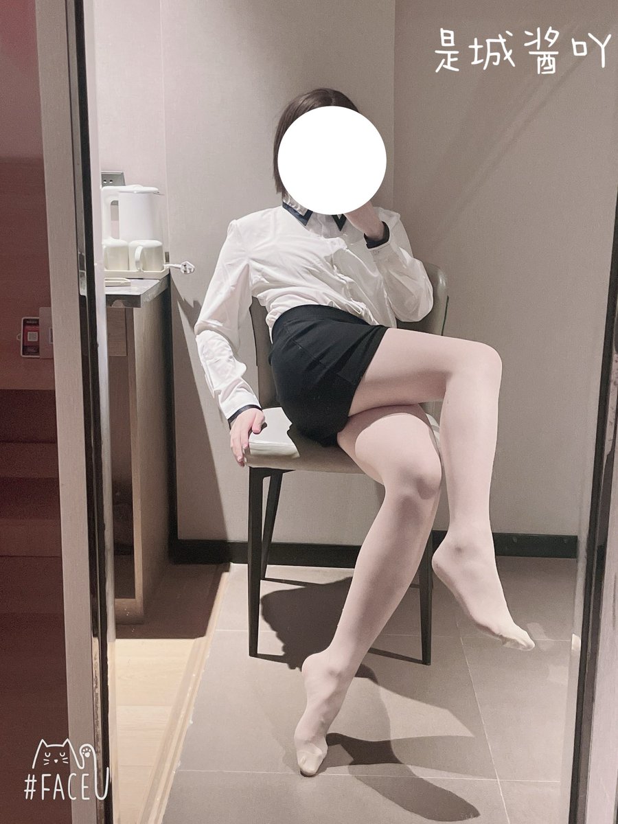 ShiChengJiangYa's tweet photo. 职业装这一块
就喜欢看镜子里自己的肉丝小脚
#丝袜 #肉丝 #伪娘 #Ol #雌堕 #肉便器 #男娘 https://t.co/uRiIxVK4rR