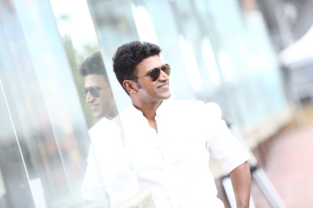 PuneethFC_17's tweet photo. My man lived a perfect life without controversies he just make his fans &amp; family proud every single time🫡

He’s is Mr.Perfect 💎
ರಾಜರ ರಾಜ Respect 🕊️

#Raajakumara #PowerStar #PuneethRajkumar #DrPuneethRajkumar #PuneethFC https://t.co/T3HGRDe1tJ