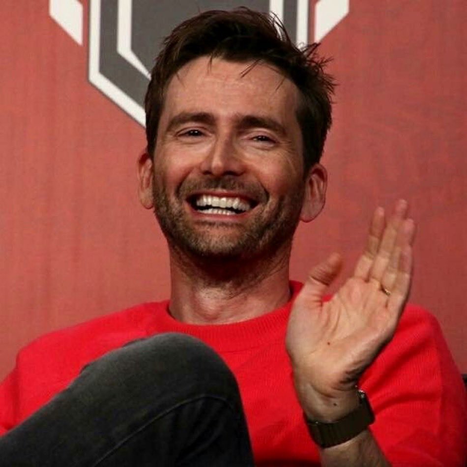 RegRab77's tweet photo. @UKLCH @kikibestof18 @Lizzie_owlycat @CrowleyOlive69 @KreischelG @CateGreenw75684 @koronec28601 @Sruldie Smile a day from #DavidTennant keeps the blues at bay!
#THEDTThread #DTGorgeousSmile https://t.co/RreQk2SPjt