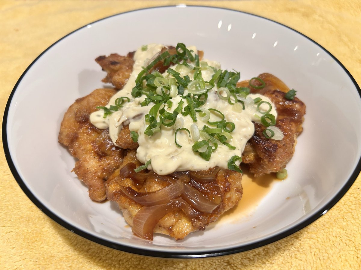 Yotsuha_Umise's tweet photo. 昨日チキン南蛮作ったから見せてあげるね🤤

本場とはもちろん違うと思うけど、最高のチキン南蛮ロードを歩き出したのだ😤 https://t.co/Y8NGiwFQJe