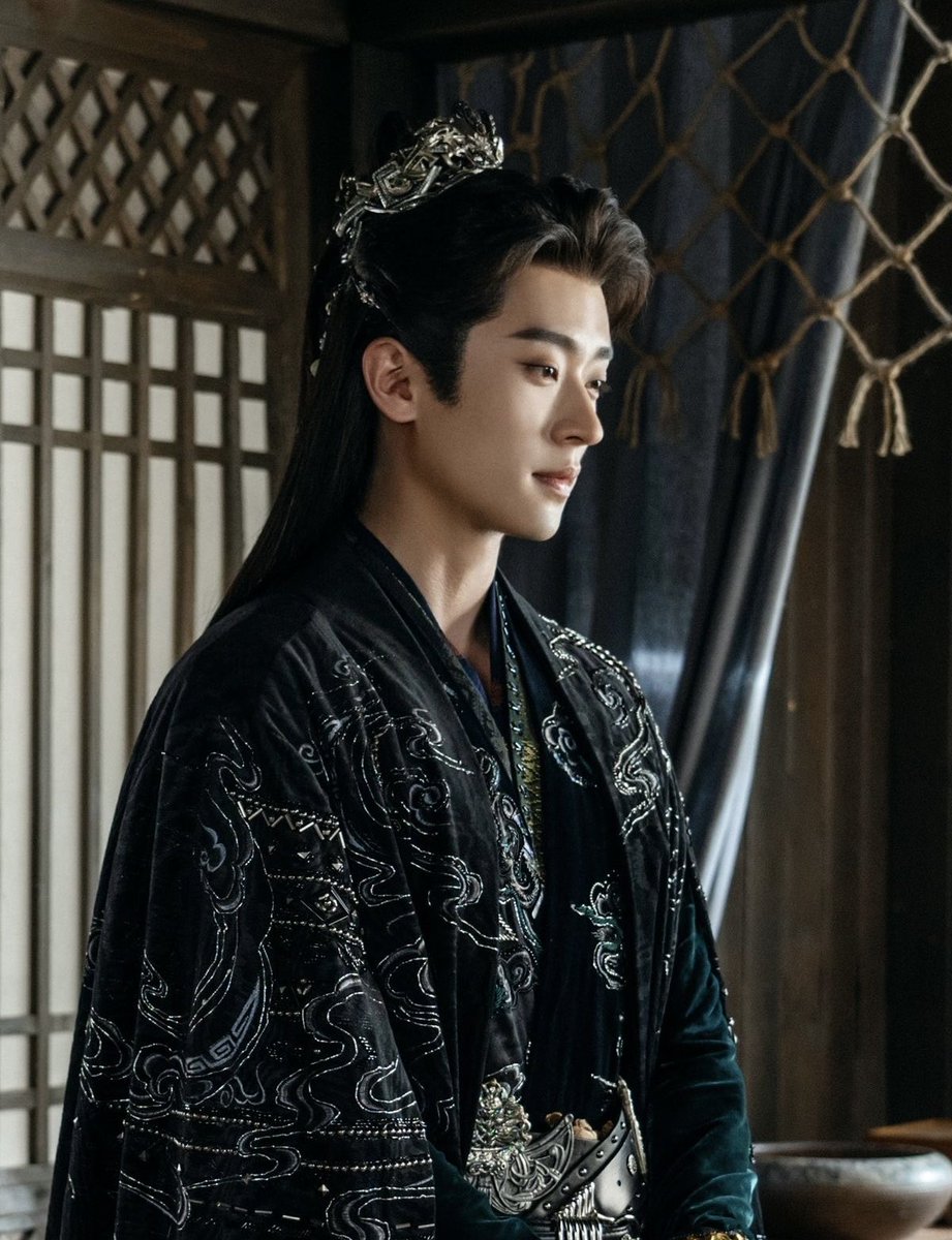 untamedyouths's tweet photo. i can’t believe he’s actually leaving hengdian after ages… https://t.co/cnPzRjnVVt
