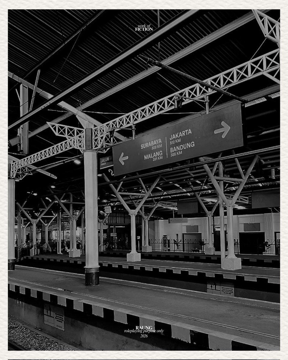 MORVCINE's tweet photo. ͏
͏
Potret salah satu warga yang kalendernya hitam semua, habis salat ied langsung 𝘮𝘳𝘶𝘱𝘶𝘵 ke stasiun buat persiapan perjalanan. Selamat berhari raya buat teman-teman yang menjalankan. 
͏
͏ https://t.co/6lzTT1oYkR