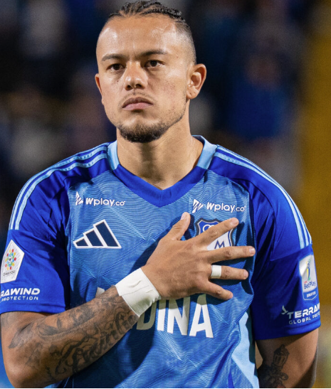 yosoyelcapi's tweet photo. Leonardo Castro ... le llegó competencia de gran nivel en la delantera é inmediatamente entró en modo berrinche.. peleado con el balón, con sus compañeros , pero sobretodo con su fútbol. Si no reinicia el chip, luego de su renovación será solo un suplente. @pacheandrade https://t.co/uv4sxeZVXh