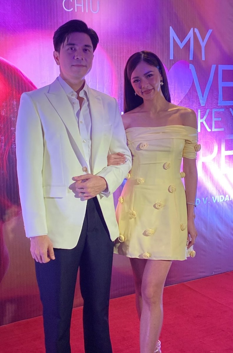 SolidKimpau2023's tweet photo. Just a quick POV : Is it just me, or did anyone else notice?  Looking at other movie premieres, they usually have a super star-studded guest list.  But with KimPau, even though they’ve been in the industry for so long, they kept it lowkey. I remember Kimmy saying before na ayaw kasi nilang mang-abala ng ibang artists. And that just shows how humble they are! Don't worry Kimmy and Pau, hindi man star-studded ang crowd, the fans are more than enough to give you the biggest, most bonggang support you deserve! We got you! 🤗