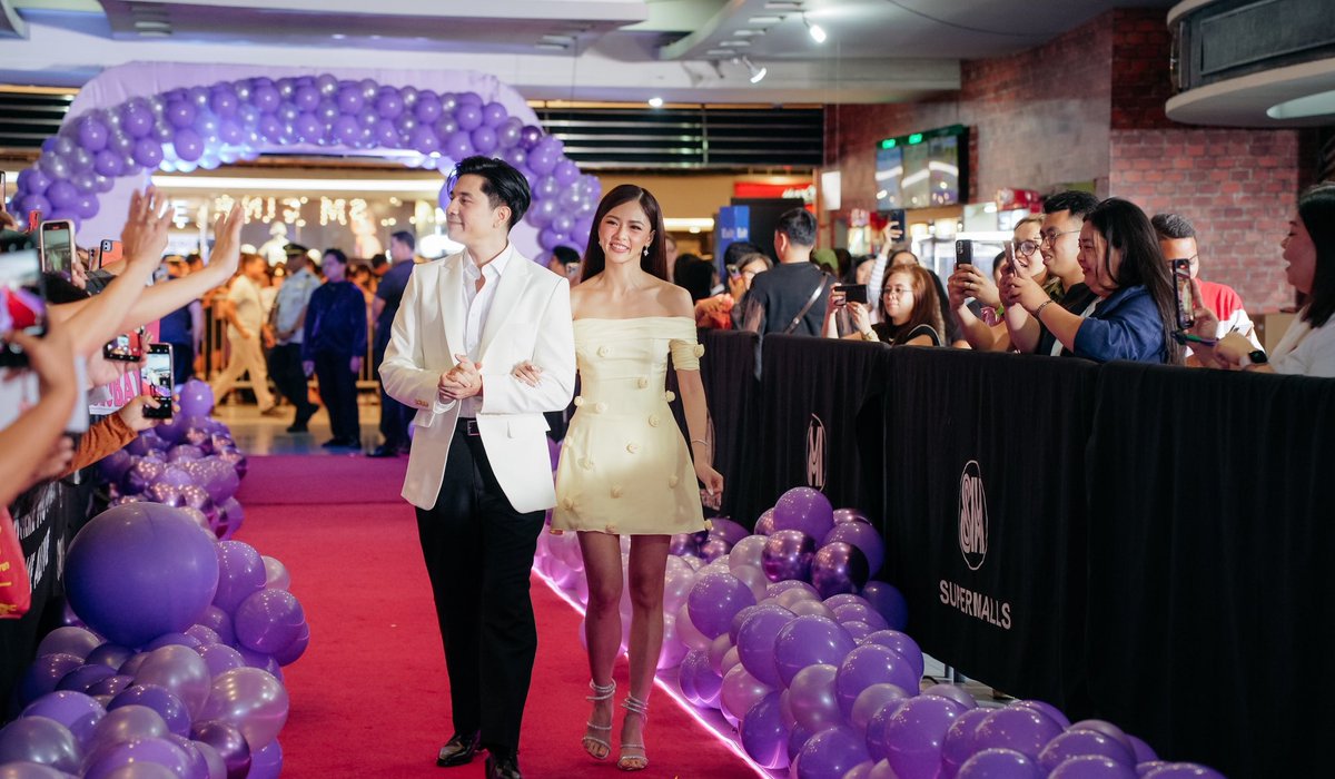SolidKimpau2023's tweet photo. Just a quick POV : Is it just me, or did anyone else notice?  Looking at other movie premieres, they usually have a super star-studded guest list.  But with KimPau, even though they’ve been in the industry for so long, they kept it lowkey. I remember Kimmy saying before na ayaw kasi nilang mang-abala ng ibang artists. And that just shows how humble they are! Don't worry Kimmy and Pau, hindi man star-studded ang crowd, the fans are more than enough to give you the biggest, most bonggang support you deserve! We got you! 🤗