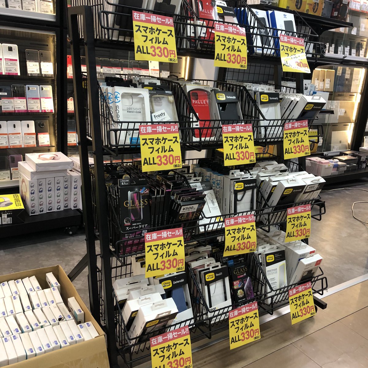 アキバ店地下オープンしましたー！ 地下スマホケース・フィルムが330円