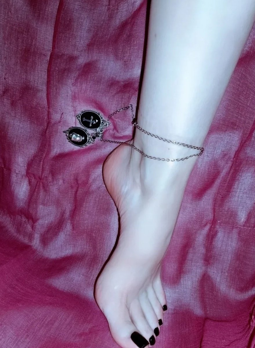 Davebenewa's tweet photo. 25$ PayPal I'd give you her entire gallery that I have including special videos and 45 pics

#nsfwtwt #cumtribute #feetworshi̇p #feetfetısh #sellingcontent #buyingcontent https://t.co/9ZuBnhGXME