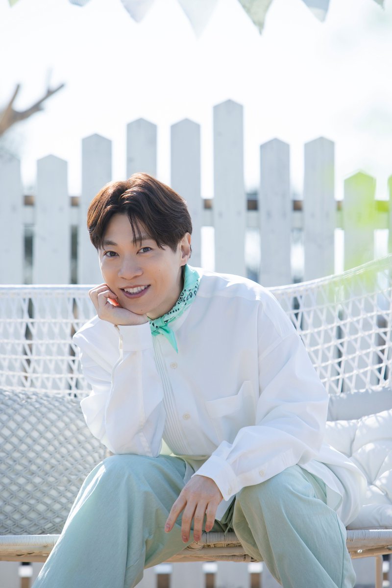oricon's tweet photo. 第11代“歌のお兄さん”横山だいすけ
ニューアルバム『笑顔晴れ』 リリース

「僕と皆さんの記憶が
掛け合わされてできた自信作です」
https://t.co/oVlPumUzeB

#横山だいすけ @daisuke_minna https://t.co/0c5zXoPjmI
