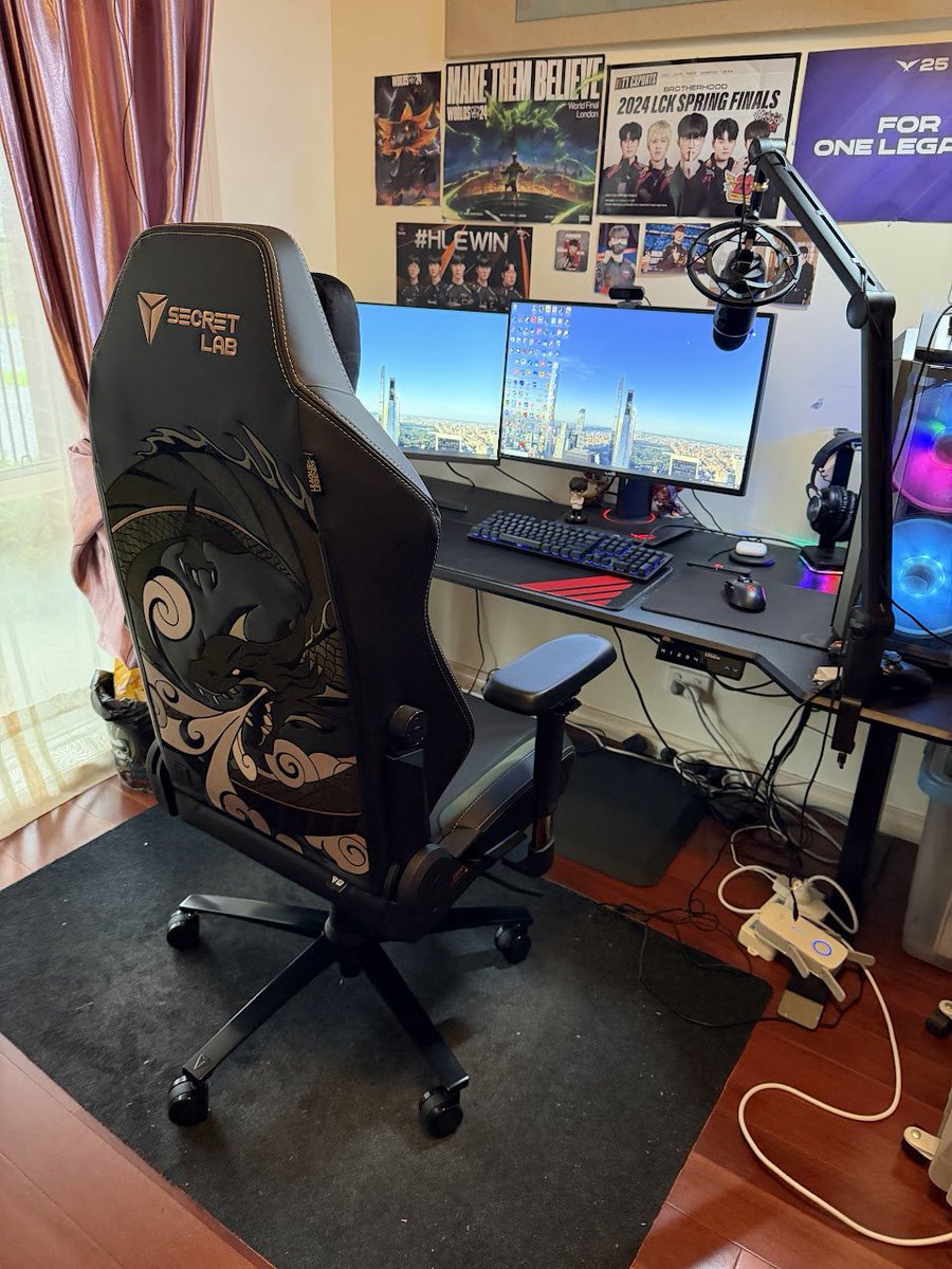 Will_Panzer's tweet photo. checkout my new akali secret lab chair #secretlab https://t.co/PnJyQijztO