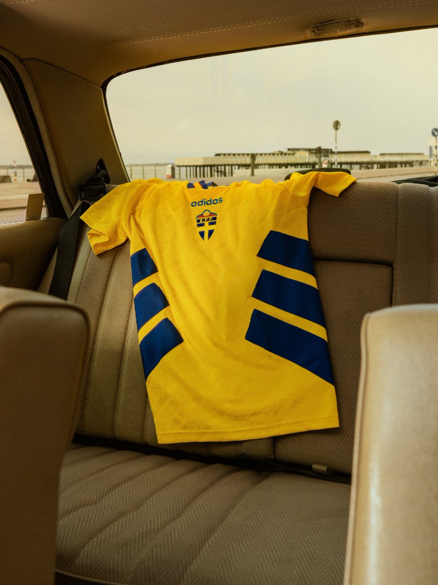 soccerjerseynws's tweet photo. Another classic reissued.

🇸🇪 Sweden 1994 Bringback Jersey x adidas. https://t.co/9yNHl3sVB0