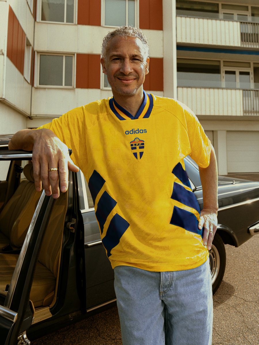 soccerjerseynws's tweet photo. Another classic reissued.

🇸🇪 Sweden 1994 Bringback Jersey x adidas. https://t.co/9yNHl3sVB0