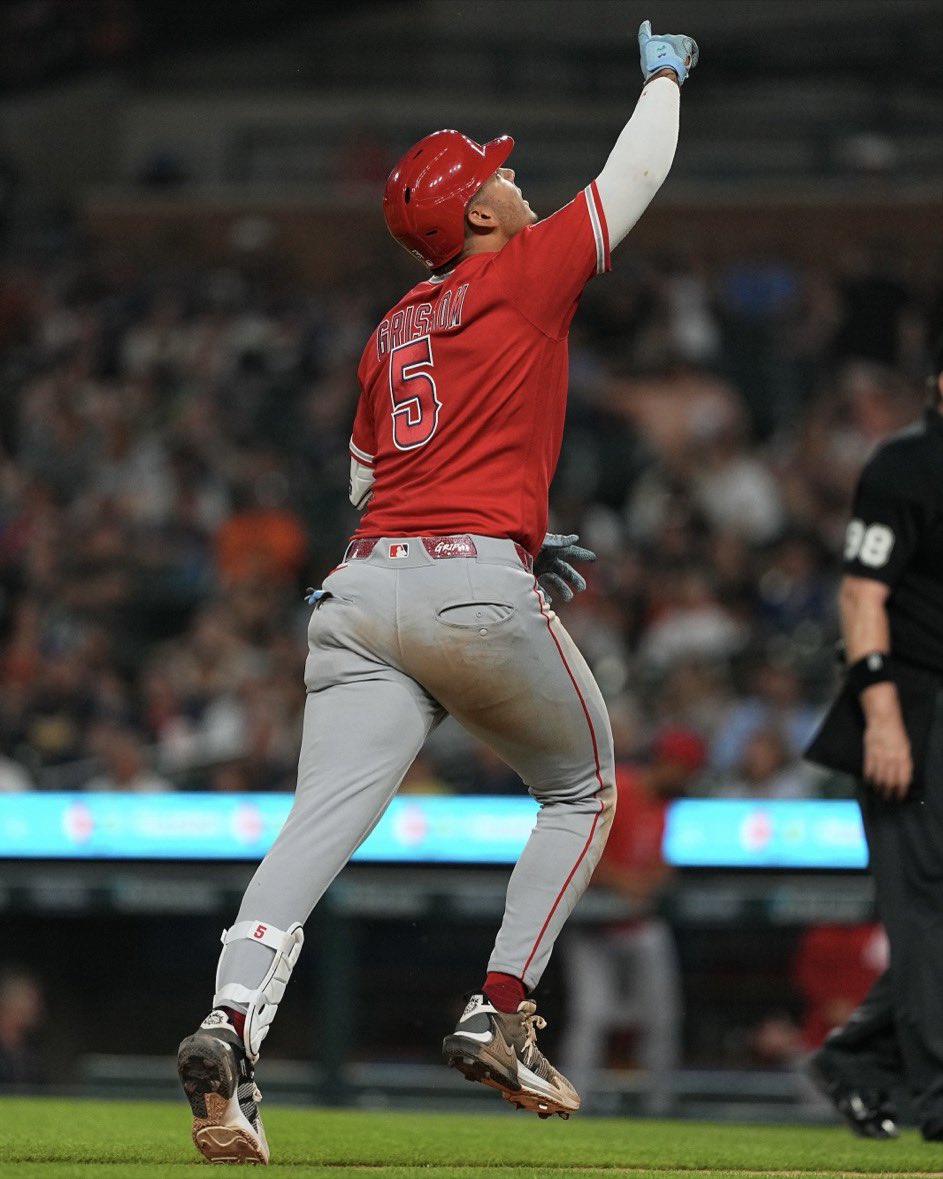 Angels's tweet photo. worked it out like the remix 😇 https://t.co/r3l7dAevkS