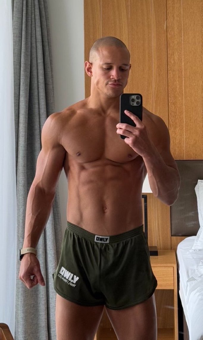 saaljitsu's tweet photo. Should I get thick again? 🤔😌 https://t.co/fYmg4iUxtY