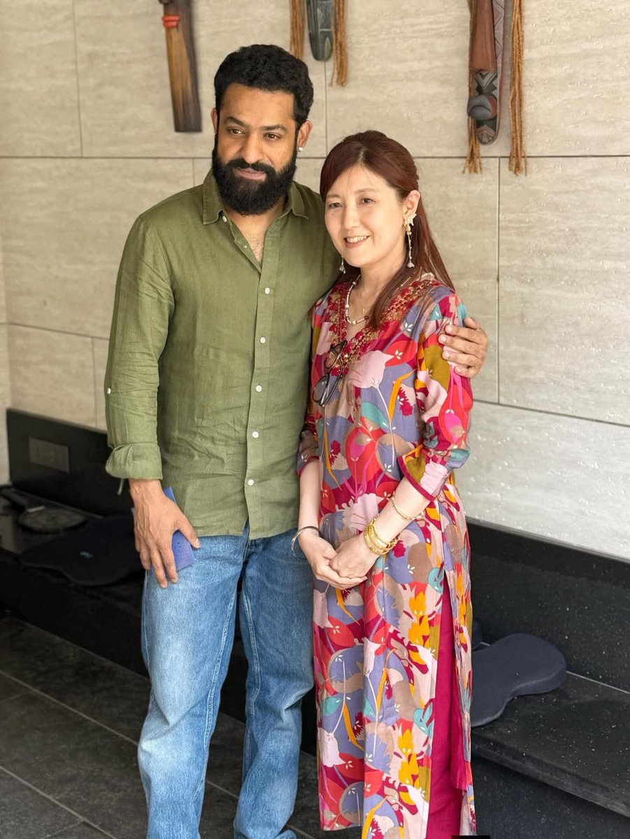 fizz_nandamuri's tweet photo. Finally, met him @tarak9999 🥹❤️ https://t.co/XtopgKovsu
