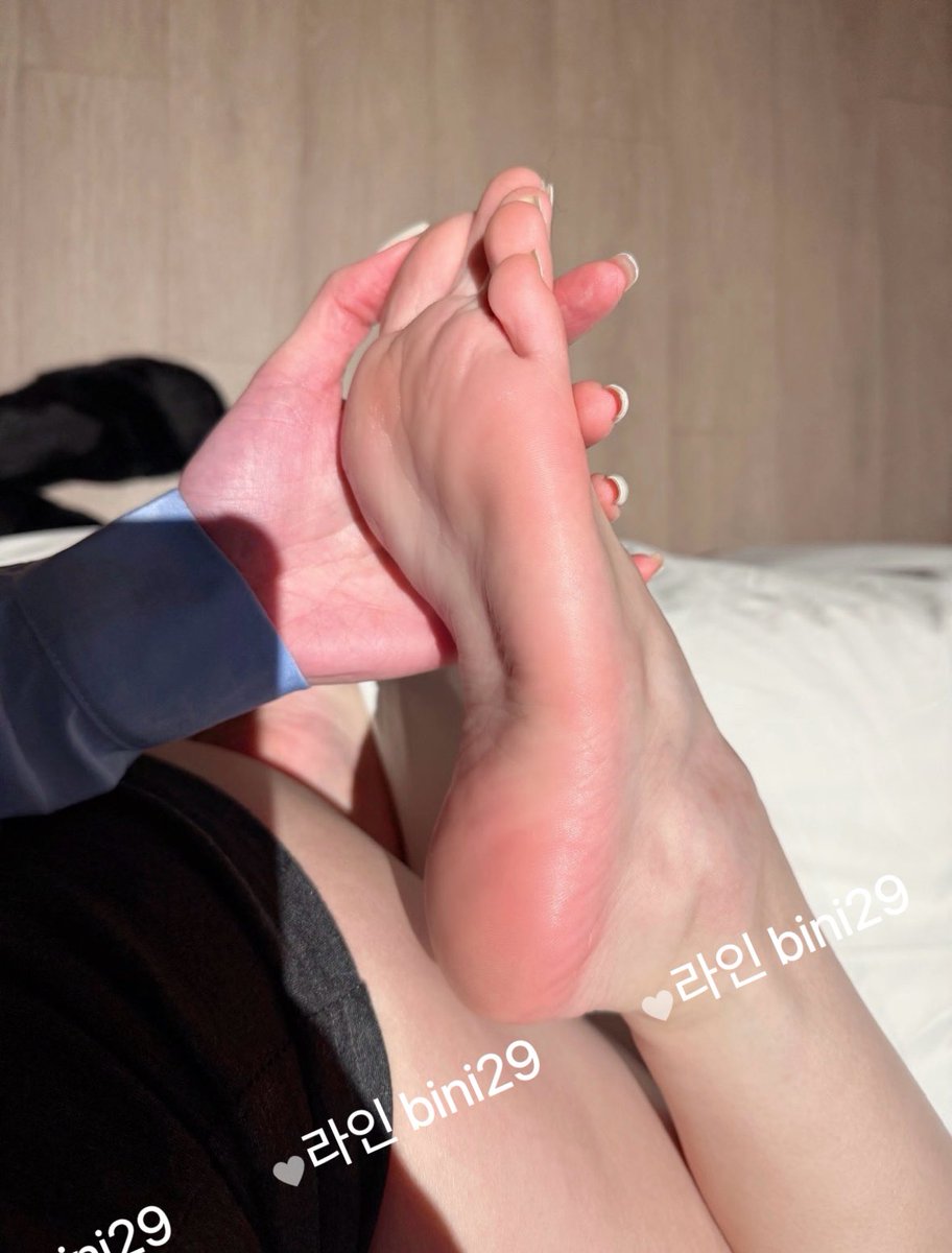 hera2298's tweet photo. 자꾸 DM으로 사진 보내달라고 보채지 좀 마..
나도 기분 내킬 때가 있는 건데 
기다리는 사람만 보여줄 거야 https://t.co/EB573PljEn