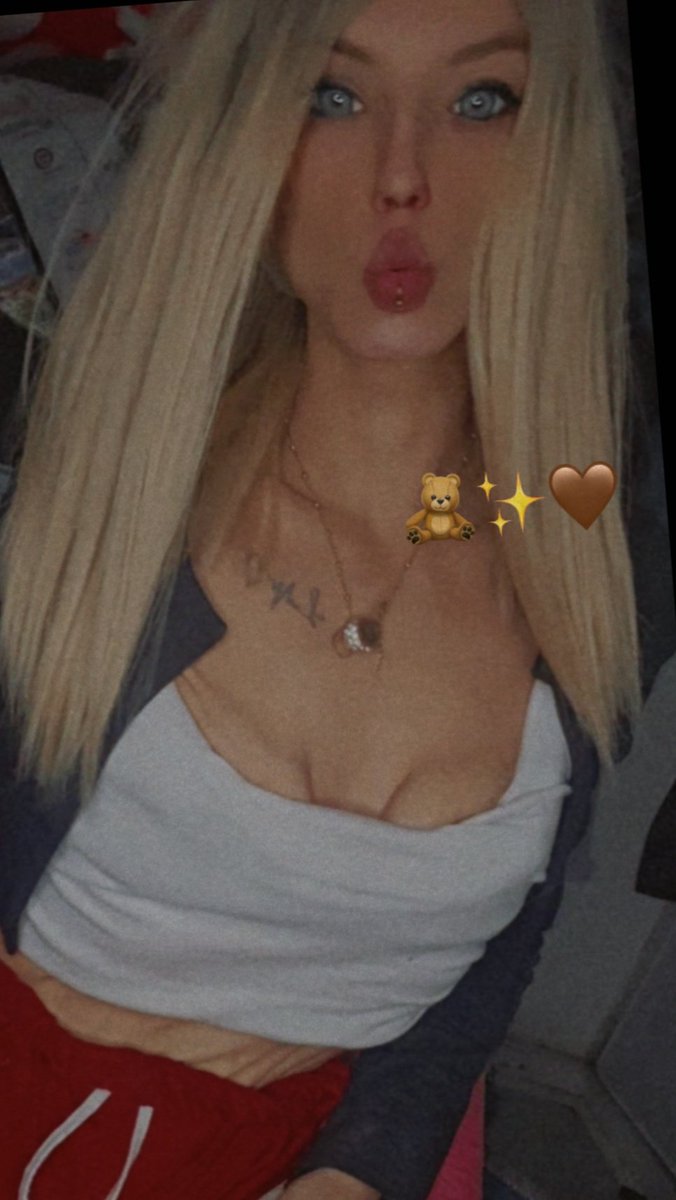 QueenyBby_'s tweet photo. Ya qui si je live https://t.co/2c2XpA7nmF