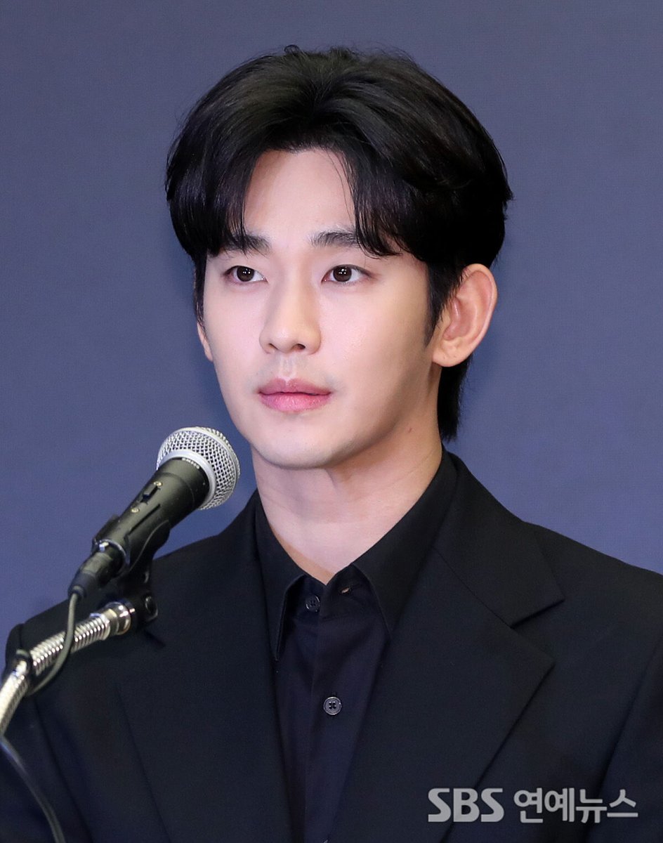 SBS_star's tweet photo. “Kim Soo-hyun's Agency Reacts to Arrest of Hover Lab's Kim Se-ui: "We Endured a Year to Prove the Truth"
👉 Read full story here : https://t.co/55WNcZ4YJj

#kimsoohyun #kimsaeron #kimseui #hoverlab #celeb #SBSStar #KEntertainmentNews
Follow @SBS_star for more updates!” https://t.co/R2NuMsl6Yt