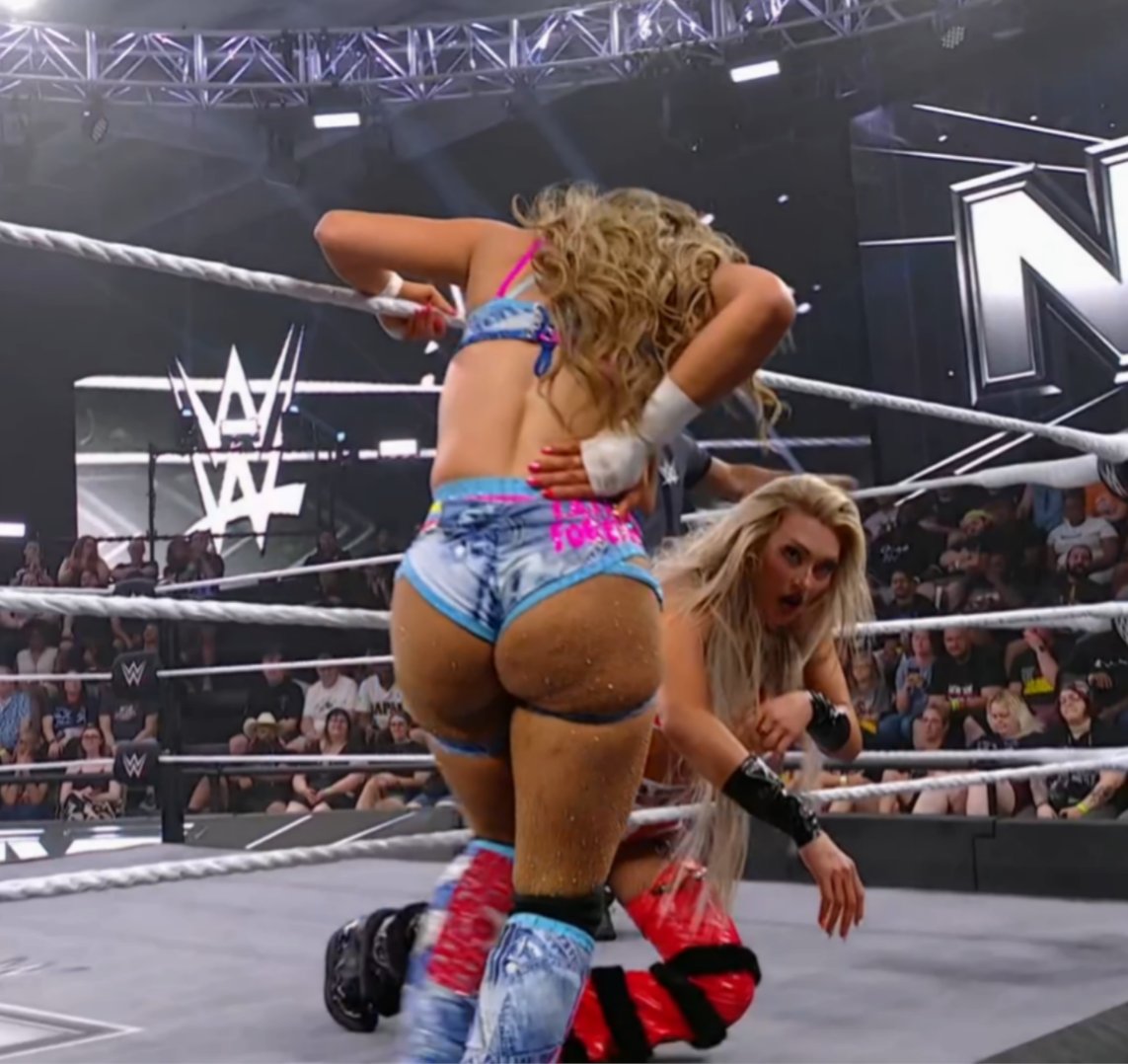 DoomWavy's tweet photo. Lola Vice  #WWENXT https://t.co/fLIRiHurq5