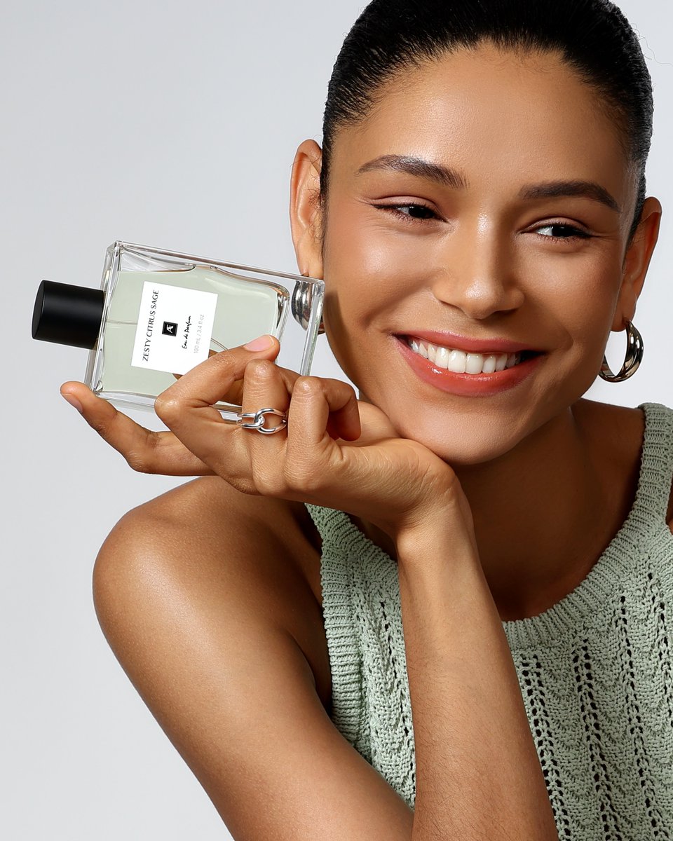 Atomfreshlab's tweet photo. Bright at first, softer as it lingers ✨The kind of scent that makes everything feel lighter.

#atomfresh #ZestyCitrusSage #PerfumeMood #fragrance #EverydayPerfume #scent #freshscent #minimalmood #perfume #ScentStory https://t.co/3qL4V298Vs